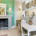 In A 17th Century Manoir - Chateau Isle Marie Hotell *