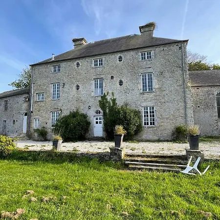In A 17th Century Manoir - Chateau Isle Marie Picauville