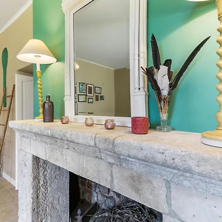 Hotel In A 17th Century Manoir - Chateau Isle Marie