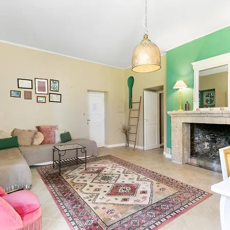 In A 17th Century Manoir - Chateau Isle Marie Hotel