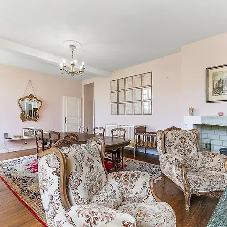 Hotel In A 17th Century Manoir - Chateau Isle Marie *