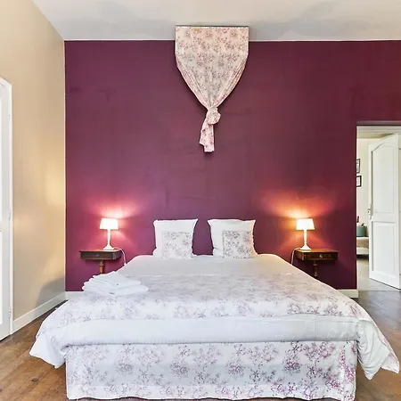 Hotel In A 17th Century Manoir - Chateau Isle Marie