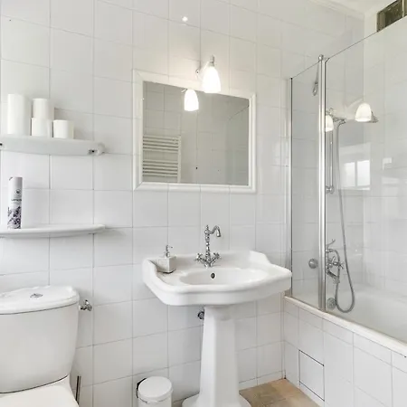 Hotel In A 17th Century Manoir - Chateau Isle Marie Picauville