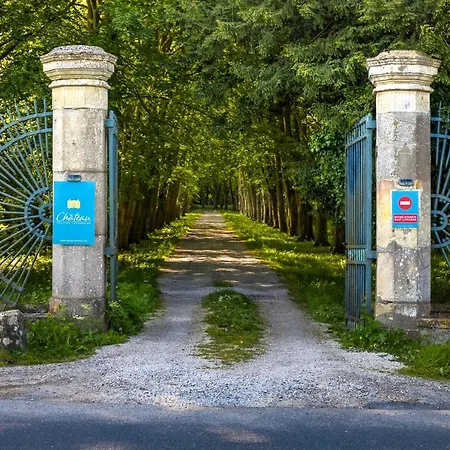 Hotel In A 17th Century Manoir - Chateau Isle Marie