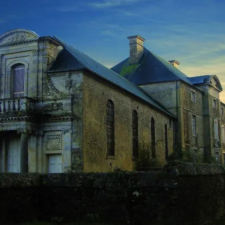 Hotel In A 17th Century Manoir - Chateau Isle Marie Picauville