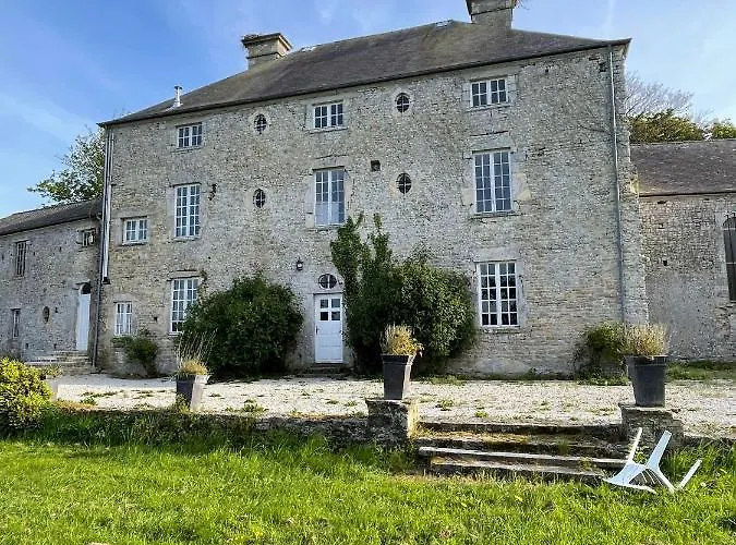 In A 17th Century Manoir - Chateau Isle Marie Picauville