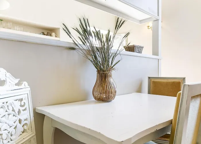 In A 17th Century Manoir - Chateau Isle Marie Hotel *