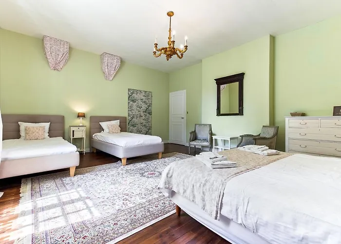 In A 17th Century Manoir - Chateau Isle Marie Hotel *