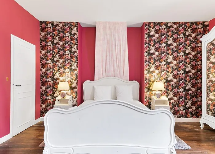 In A 17th Century Manoir - Chateau Isle Marie Hotel Picauville