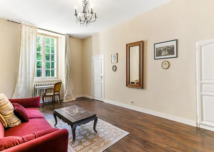 In A 17th Century Manoir - Chateau Isle Marie Hotel *