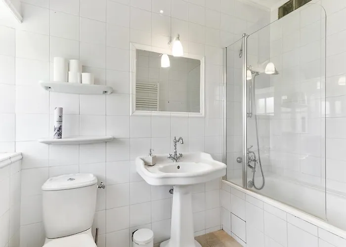 Hotel In A 17th Century Manoir - Chateau Isle Marie Picauville