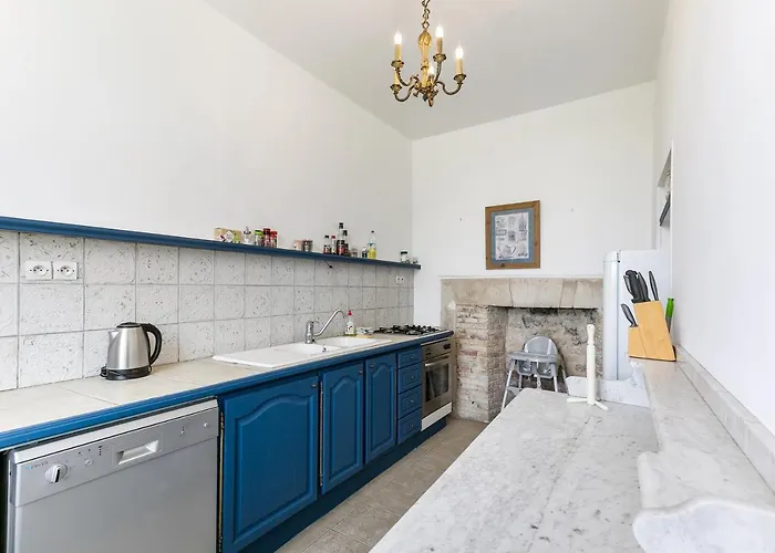 In A 17th Century Manoir - Chateau Isle Marie Hotel