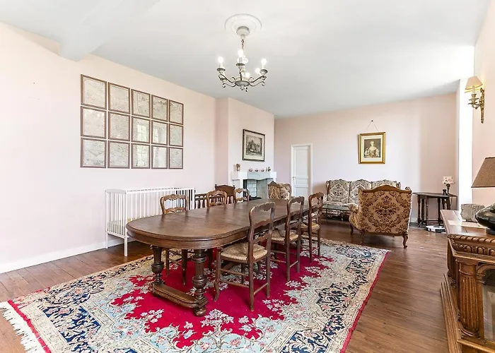 In A 17th Century Manoir - Chateau Isle Marie Hotel *