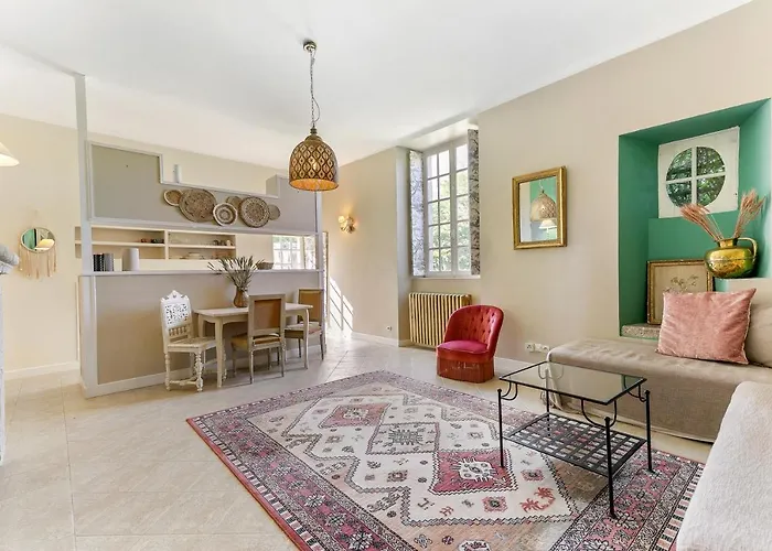 Hotel In A 17th Century Manoir - Chateau Isle Marie Picauville